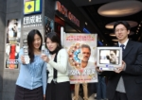  SK텔레콤은 해외에서 작품성과 상업성을 인정 받아 TV, 극장에서 개봉하는 영화를 휴대폰 멀티미디어 서비스 ‘준(June)’에서 함께 상영한다.