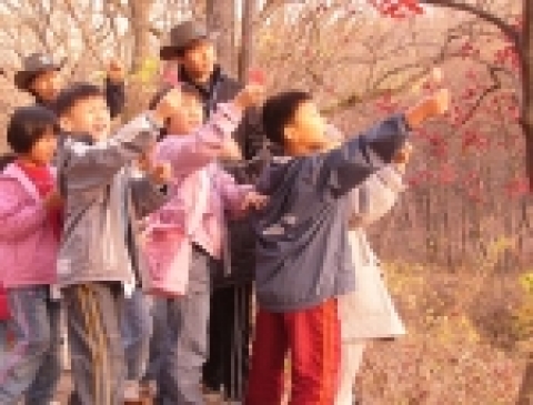 북한산국립공원 서부사무소에서는 주말과 토요휴업일(자율휴업일)에 참가할 수 있는 5개의 자연해설프로그램과 국립공원과 환경에 관한 교육프로그램인 「찾아가는 국립공원」탐방서비스를 운영하