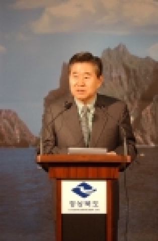 이의근 경상북도지사는 지난 3월 16일 시마네현의 소위 ‘다케시마의 날’ 조례제정에 이어  또다시 일본정부가 “2006년도 중학교교과서” 검정과정에 직접 개입하여 역사적 진실을 호