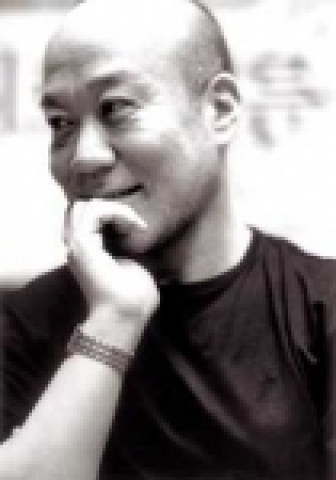 영화의 초기 시나리오만으로도 깊은 관심을 가졌던 세계적인 천재 음악가 히사이시 조 감독은 '웰컴 투 동막골'에 올인 하면서 최초로 한국영화 작업에 참여하게 되었다