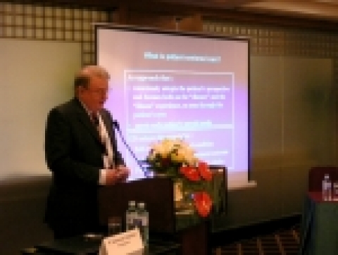 당뇨병성 발기부전 환자들의 경우 발기부전 치료제 중 시알리스(Cialis)를 가장 선호하는 것으로 조사됐다. 독일 본(Bonn) 의과대학 하트무트 포스트(Hartmut Porst, 사진) 교수가 2003년부터 2년간 당뇨병성 발기부전 환자 107명을 대상으로 ‘발기부전 치료제 선호도 직접 비교 조사”를 실시한 결과 전체 환자 중 36%가 시알리스를 선호한다고 답해 레비트라(28%), 비아그라(15%)보다 높은 선호도를 보였다. 어느 치료제도 선호하지 않는다고 답한 비율은 21%였다.