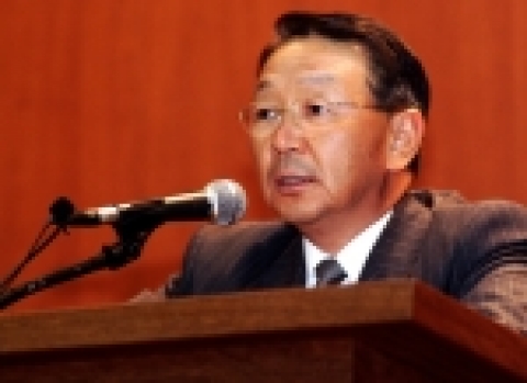 LG화재 구자준 부회장은 11일 임원과 본부장 등 100여명의 스탭진이 참석한 가운데 인재니움(경기도 수원 소재) 대강당에서 열린『LG화재 FY2005 경영전략회의』에서 내실있는 