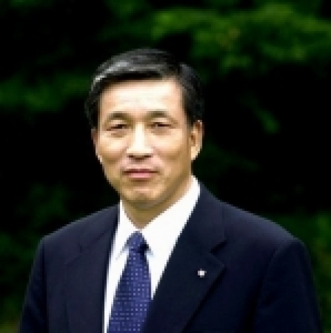 김유승 한국과학기술연구원(KIST) 원장은 4월 12일(화) 오후 3시 서울대학교 자연대 상산수리과학관 강당에서 ‘자연계 학생의 연구기관 진출모형’을 주제로 특별 초청강연을 한다.