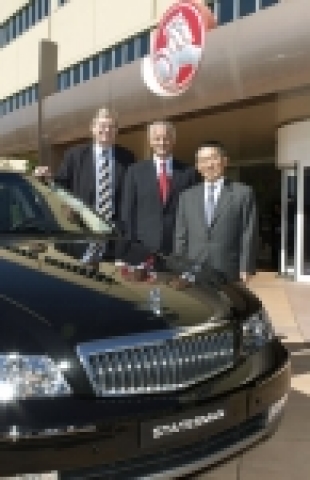 GM DAEWOO는 4월 11일 호주 멜버른 홀덴(Holden Ltd.)사에서 GM의 글로벌 테크놀로지로 완성된 고성능 최고급 대형 세단 