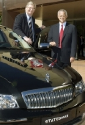 GM DAEWOO는 4월 11일 호주 멜버른 홀덴(Holden Ltd.)사에서 GM의 글로벌 테크놀로지로 완성된 고성능 최고급 대형 세단 