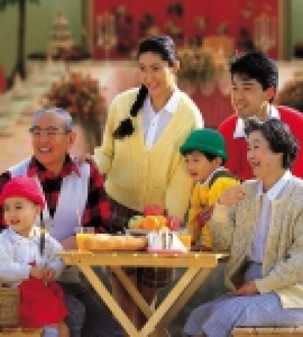 제주KAL호텔, 서귀포KAL호텔(한글도메인: 칼호텔)에서는 5월 가정의 달을 맞이하여 눈부신 햇살과 노란 유채꽃이 만발한 제주에서의 특별한 추억을 가족과 함께 편안하게 보내실 수 
