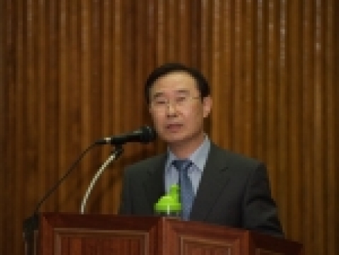 국립 경상대학교 종합인력개발센터는 12일 오후 4시 국제어학원 110강의실에서 교수.직원.학생 등 500여명이 참석한 가운데 이스텔시스템즈(주) 서두칠 사장(경상대학교 동물자원과학