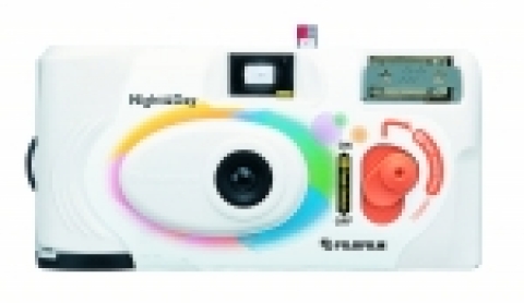 한국후지필름(대표 유창호, www.fujifilm.co.kr)은 어두운 실내와 야경의 흔들림에 강한 고감도 일회용카메라 '퀵스냅 Night & Day'를 오는 1
