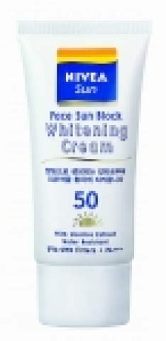 자외선과 외부유해환경으로부터 피부를 효과적으로 보호하고 깨끗하고 환한 피부로 가꾸어주는 얼굴 전용 자외선 차단제, 니베아 페이스 선 블록 화이트닝 크림 SPF50 •PA+++(50ml/17,000원)