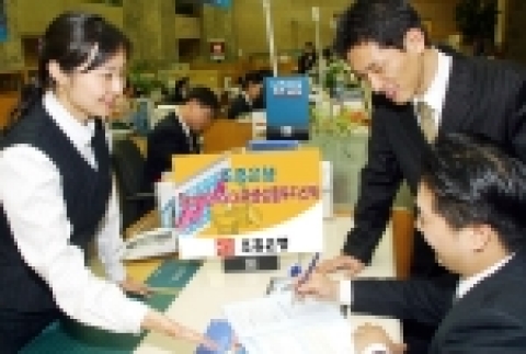 조흥은행(www.chb.co.kr 은행장 崔東洙)은 “14일부터 22일까지 LG전자와 SK 주가를 기초로 수익률이 결정되는 『Best Choice 파생상품투자신탁 LS-3호』를 판