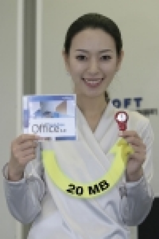 토종 SW회사인 한글과컴퓨터(이하 한컴)가 13일 해외에 출시할 사무용 SW‘Thinkfree Office 3.0’의 사전공개 행사를 가져 관심을 끌고 있다.