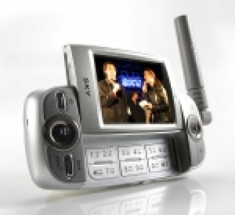 고품격 휴대폰 시장의 리더인 SK텔레텍(www.skteletech.com, 사장: 김일중)은 Touch Screen형 위성DMB폰 'IMB-1000'을 이번 달 내 판매 개시한다.