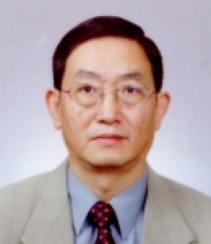 가천의대 길병원(병원장 신익균) 치과 김만용 교수는 풀리지 않는 임플란트 나사를 개발해 2002년 미국특허청에 출원, 올 2월에 미국특허를 획득했다.