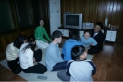 05.4.10. 추병직 건교부장관, 신림동 다가구 매입 임대주택 ’그룹홈‘ 방문