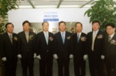 좌로부터 세번째 심윤수 한국철강협회 부회장, 네번째 허범도 무역위원회 상임위원