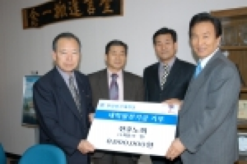 왼쪽부터 노회장 오영장로, 부노회장 백남운 목사, 회계 이중하 장로, 정장복 총장