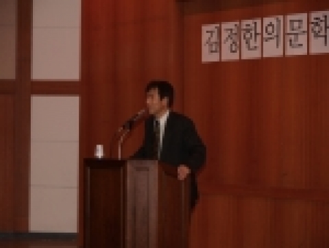 국립 경상대학교 인문학연구소(소장 유재천·국어국문학과)는 14일 오후 4시 서경대학교 조정래 교수를 초청해 '김정한의 문학세계'라는 주제로 강연회를 개최했다.