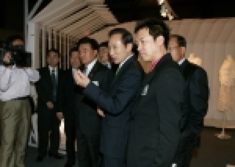 2005 춘계 서울컬렉션, 신진디자이너 컬렉션 개막식행사에서 이명박 서울시장