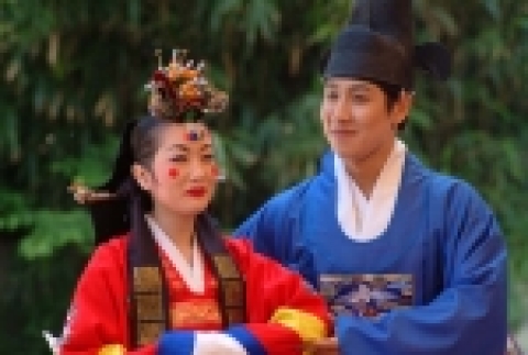 한국문화재보호재단(이사장 이동식)이 문화관광부의 지원으로 전통혼례의 관광자원화를 위하여 오는 4월 17(일) 오후 1시 개막하는 전통혼례신행길놀이 행사에 벨라루스에서 온 올가와 리
