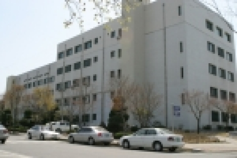 전북대학교에 재학생들을 위한 장학금 기탁이 줄을 잇고 있다. 특히 기탁자를 알 수 없는 익명의 거액 장학금까지 전달돼, 숭고한 장학의 뜻이 학내에 훈훈한 봄기운을 불어넣고 있다.