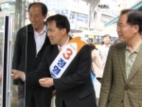 정형주 후보 지지 유세에 나선 권영길 단병호 의원