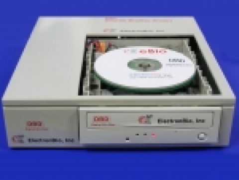 포항공과대학교(POSTECH) 유재천(柳在泉&#8228;40, 정보통신대학원) 교수는 한 장의 CD를 통해 간암&#8228;전립선암&#8228;대장암을 비롯한 주요 5대 암과 당뇨 등의 질병을 임신진단 시약처럼 컴퓨터를 통해 손쉽게 자가 진단하는 ‘DBD(Digital Bio Disc)&#039;와 DBD 드라이브를 개발하는데 성공했다.