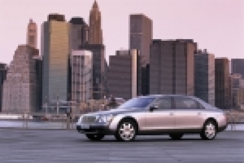 메르세데스-벤츠 코리아(www.mercedes-benz.co.kr, 대표이사 이보 마울)는 오는 4월 29일(금)부터 5월 8일(일)까지 일산 한국 국제 전시장(KINTEX)에서 개최되는 2005 서울 모터쇼에서 꿈의 명차 마이바흐 특별 시승 행사를 5월 8일(일) 어버이날 개최하게 된다.