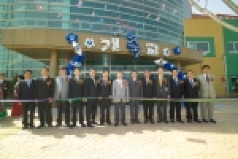 부천시 원미구 춘의동에 건립된 정신지체 장애특수학교인 상록학교가 21일 10시 개교식을 가졌다.