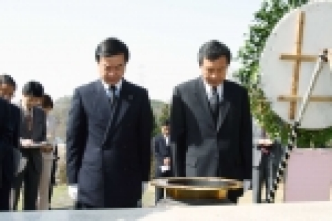 손학규 경기도지사와 마쯔자와 시게후미 가나가와 현지사가 4월 22일 제암리 3.1운동 유적지를 방문하여 함께 참배하였다.