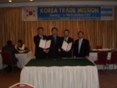 광주시는 정남준행정부시장을 단장으로 관내 광관련 2개업체와 보안장비 2개업체, 그리고 IT솔루션, 금형 등 10개 중소기업이 참여한 가운데 중남미 3개도시를 대상으로 4.16～4.29까지 시장개척활동에 나섰다