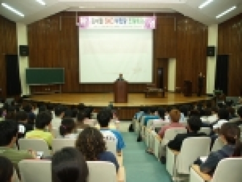 김수필 (주)SKC 부회장은 25일 오후 4시 경상대학교 국제어학원 110강의실에서 '나는 무엇이 되고 싶은가'라는 주제로 열린 초청특강에서 "사람의 기질은 선천적으로 타고나는 것"이라며 이같이 강조했다.