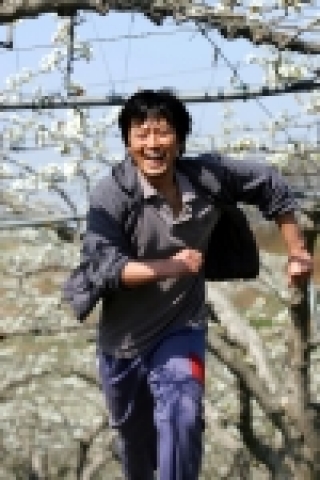 외로움에 사무친 두 시골 노총각과 현지 통역관의 우즈벡 맞선 대장정 '나의 결혼원정기'(주연_정재영 유준상 수애, 각본/감독_황병국, 제작_튜브픽쳐스, 제공/배급_롯데쇼핑 롯데 엔터테인먼트)가 지난 4월 23일 천안 성환읍에서 촬영을 시작했다.