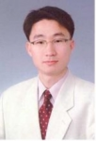 광주과학기술원(GIST, 원장 나정웅)에 따르면 지난 2월 박사과정을 졸업한 이종수 박사(30)가 최근 영국의 세계인명센터 IBC(International Biographical Center)가 선정한 21세기 뛰어난 지성 2000인에  선정돼 모교 의 명예를 높였다고 밝혔다.