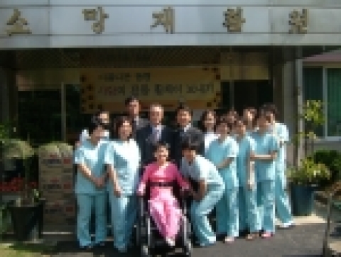 한국토지공사(사장 김재현, www.iklc.co.kr)는 지체 장애우들이 아름다운 우리 국토를 자유롭게 다닐 수 있도록 돕기 위해 『아름다운 동행- 사랑의 전동 휠체어 보내기 운동』을 전개한다고 밝혔다