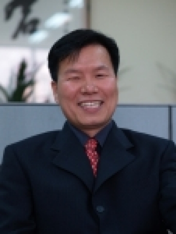 국립 경상대학교 출신 토종 '지방대 박사'로서 지난 2003년 5월 세계 최고 학술지인 '셀'(Cell)에 표지논문을 게재했던 허원도(許元道·37) 박사는 국제심포지엄 참석차 모교를 방문했다.