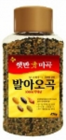 CJ는 영양가가 풍부하고 한국인이 좋아하는 곡류인 현미, 보리, 흑미, 콩, 수수 등 5가지 곡류를 발아시켜 함께 담아낸 햇반 秀미곡 ‘발아오곡’을 4월 28일 출시했다.