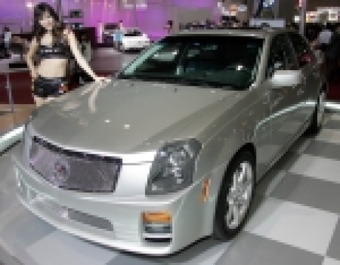 캐딜락 CTS-V (Cadillac CTS-V): 캐딜락의 하이 퍼포먼스 럭셔리 라인 'V 시리즈'의 첫 모델