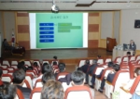 조선대학교 치과대학(학장 강동완)은 2005년 대한법의학회(회장 황적준 고려의대 법의학교실) 제10회 춘계학술대회를 4월 29일(금) 오후 2시 치과대학 1층 대강당에서 개최했다. 전국의 법의학전문가, 법인류학전문가, 법과학전문가, 법조인, 과학수사전문가 등이 대거 참여한 이날 학술대회에서는 이윤성 서울의대 교수(법의학교실)의 ‘검시제도 추진 상황과 인정의 제도’ 특강에 이어 서남아시아 지진해일 참사 한국신원확인단이 활동보고 시간을 가졌으며 8편의 논문이 발표됐다.   대한법의학회는 1971년 창설되어 법의학전문가, 법의치과학전문가, 법인류학전문가, 법과학전문가, 법조인, 과학수사전문가 등 400여명이 대학, 국립과학수사연구소, 법조계, 경찰 등에서 활동하고 있다.