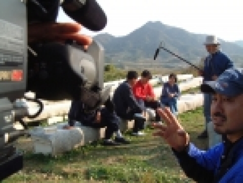 전국을 유랑하는 양봉인의 사계를 추적한 HDTV용 다큐멘터리 'Nature's Gold - A Beekeeper's Journey'가 아리랑TV에서 방송된다.