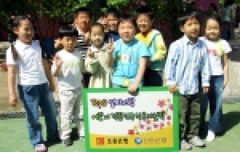 조흥은행(www.chb.co.kr 은행장 崔東洙)과 신한은행(www.shinhan.com 은행장 申相勳)은 “자녀의 교육, 유학, 결혼준비자금을 위해 장기적 계획을 세우고 있는 부모님들을 위한 「Tops 엄마사랑 어린이 적립식 주식투자신탁」을 2일부터 판매한다”고 밝혔다.