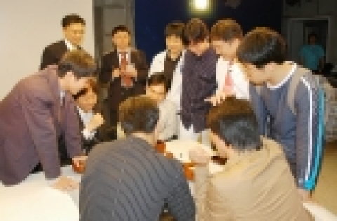 세계최고의 프로바둑 '농협 2005 한국바둑리그'의 시범경기 1주차 경기에서 보해, 파크랜드, 범양건영, 넷마블이 신성건설, 제일화재, 피망, 한게임을 물리치고 4강 고지에 올랐다.