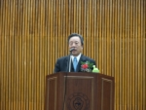국립 경상대학교(총장 조무제)는 2일 오후 4시 국제어학원 110강의실에서 재일동포 기업인 한창우 (주)마루한 회장을 초청해 '在日 60년 나의 경영철학'을 주제로 특강행사를 개최했다.