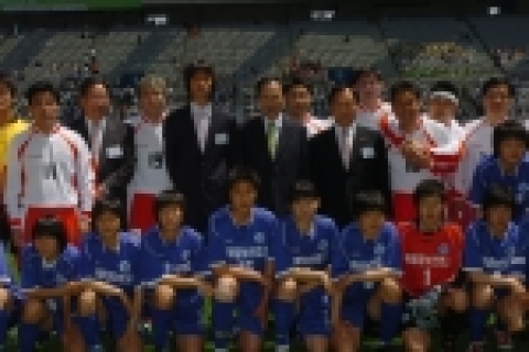 2005 서울국제여자축구대회 개막식에서 식전 오픈경기로 연예인 친선축구경기도 펼쳐졌다