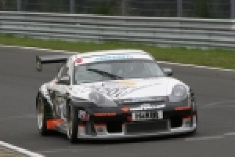 한국타이어는 자사의 대표적 UHPT 브랜드인 ‘벤투스’를 장착한 6개 팀이 오는 7일부터 8일까지 이틀간 독일 뉘르브르크 링크에서 24시간 개최되는 독일 24시 내구레이스(33 Internationalen ADAC Z&uuml;rich 24h Rennen 2005)에 출전한다고 6일 밝혔다.