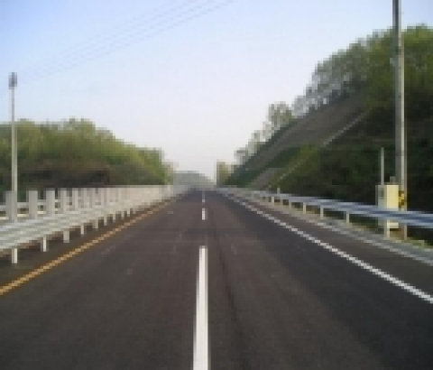 건설교통부는 충북 괴산군 소수면 시가지를 우회하는 3.2km의 4차로 신설국도를 2005년 5월 10일 개통한다고 밝혔다.