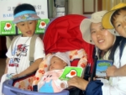 유아복 및 유아용품 1위 기업 아가방(대표 구본균, www.agabang.com)이 가정의 달을 맞아 아기들의 안전을 위한 교통 안전 캠페인을 실시한다.
