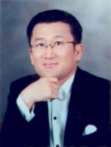 한일장신대학교 정장복(鄭長福·64) 음악학부 음악·교회음악학전공 최동규(崔東奎·49, 사진) 교수(테너)가 5월 15일(일) 저녁 7시30분 서울 세종문화회관 소극장에서 열리는 &#039;&#039;제12회 우리가곡연주회 정기연주회&#039;&#039;에 출연한다.