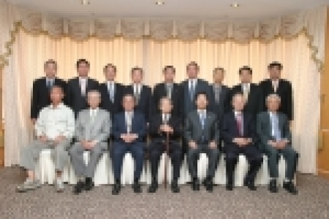 사진은 뒤줄 왼쪽부터 (구관서 정책홍보관리실장), 서범석, 김상권, 장기옥, 조선제, 이천수, 이원우, 김신복, (이근우 총무과장) 앞줄 왼쪽부터 김찬제, 장인숙, 최형규, 이항령, 김영식 차관, 조성옥, 정태수