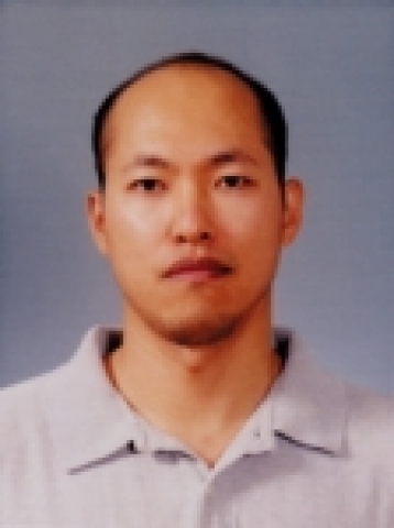 17일 광주과학기술원(GIST, 원장 나정웅)은 정보통신공학과 김종원 교수(사진)가 이끄는 네트워크미디어실험실 이 세계 최초로 시도된 광대역통합연구개발망(KOREN)을 이용한 고화질 입체영상에 의한 원격수술 중계 및 다자간 국제 토론 시연행사의 기술적 지원을 주도해 성공했다고 밝혔다.
