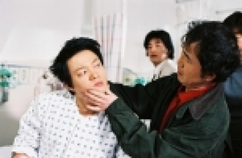불량형사 이대로의 불순한 순직작전을 그린 코미디 영화 '이대로, 죽을 순 없다'